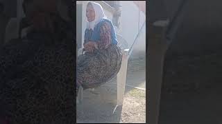 Nenemiz Sohbeti Dinliyor