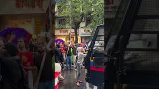 the protesters at Dadar stopping police vans from detaining people successfully stopped two 🫡🪳🇮🇳
