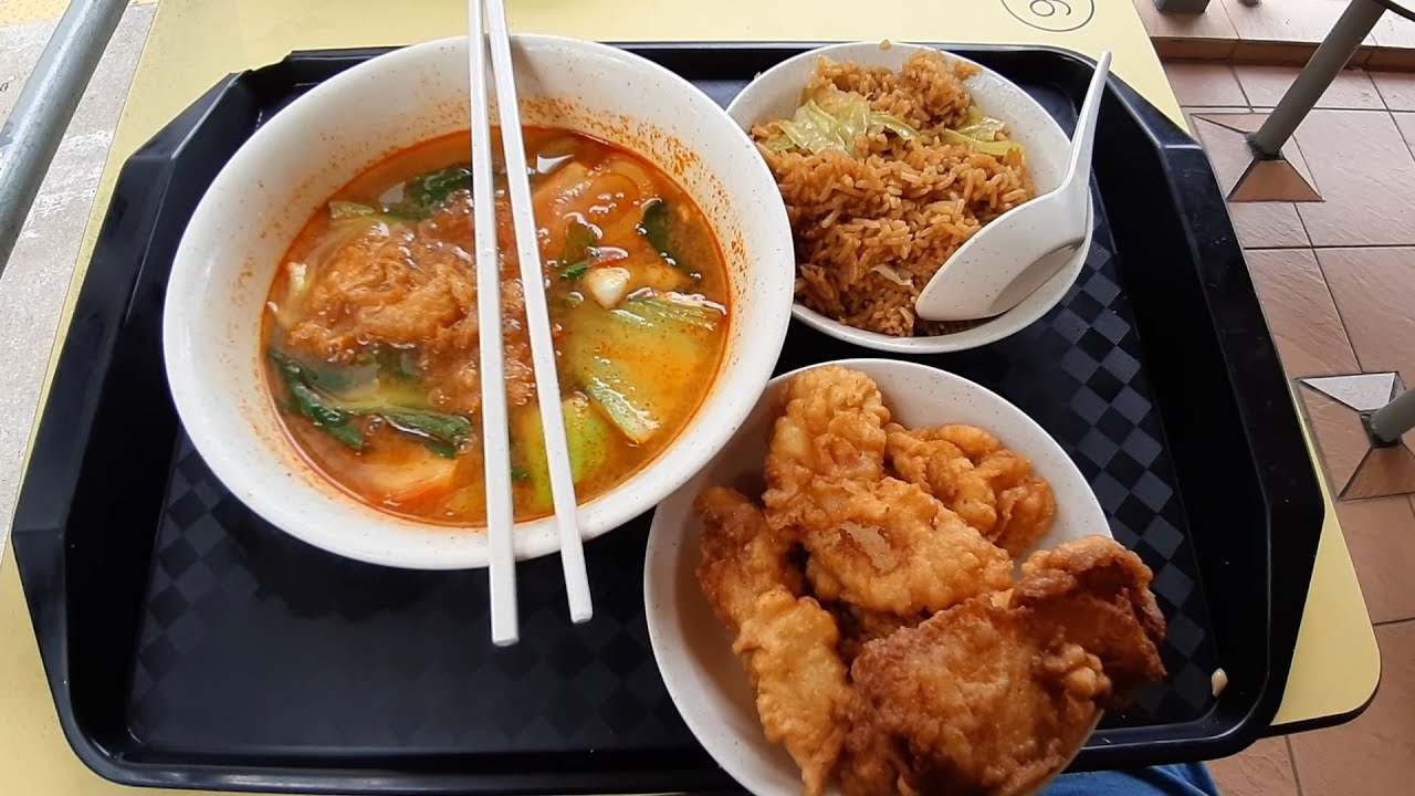 Havelock Road Cooked Food Centre. You Yi Fish Soup. Tom Yum goodness with Huge Crunchy Fried Fish