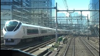 ちょうど新幹線上の上野東京ライン高架軌道を降りてきた常磐線特急E657系と併走となった神田駅～東京駅間を走行する京浜東北線南行E233系の前面展望