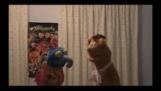 Gonzo and Fozzie sing I Wish I Could Be Santa Claus