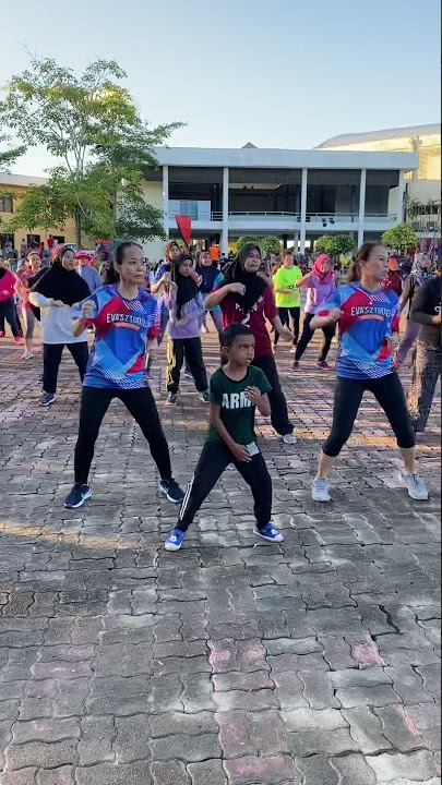 Zumba song eh eh by zizi kirana