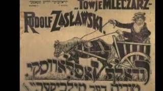 Video thumbnail of "Chava Alberstein   Sings Yiddish  At The Fireplace -חוה אלברשטיין אויפן פּריפּעטשיק"