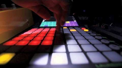 DiViNCi Pushing Buttons in the Dark