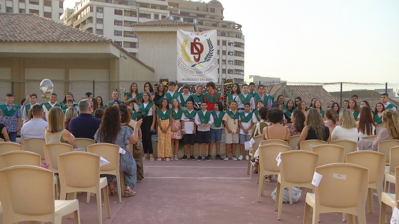 Graduación en el ‘San Daniel’: los alumnos de 6º de Primaria felices y orgullosos