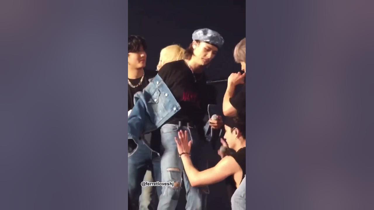 Hyunjin what are you doing oh my god #hyunjin #bangchan #straykids #skzconcert