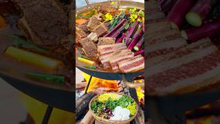Peaceful Winter Mountain Life: Traditional Smoked Meat and Rustic Wild Greens Hot Pot by the Fire