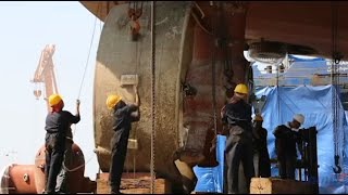 Complex repair &amp;maintenance procedures of huge damaged ships. How can giant crankshaft be exchanged?