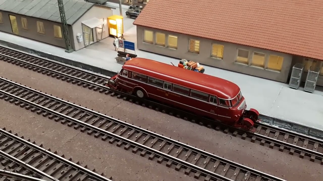 BREKINA ・鉄道バス NWF BS 300 ・ HO ゲージ NWF BS 300 Schi-Stra-Bus der DB in Bhf Crailsheim - Brekina 63020