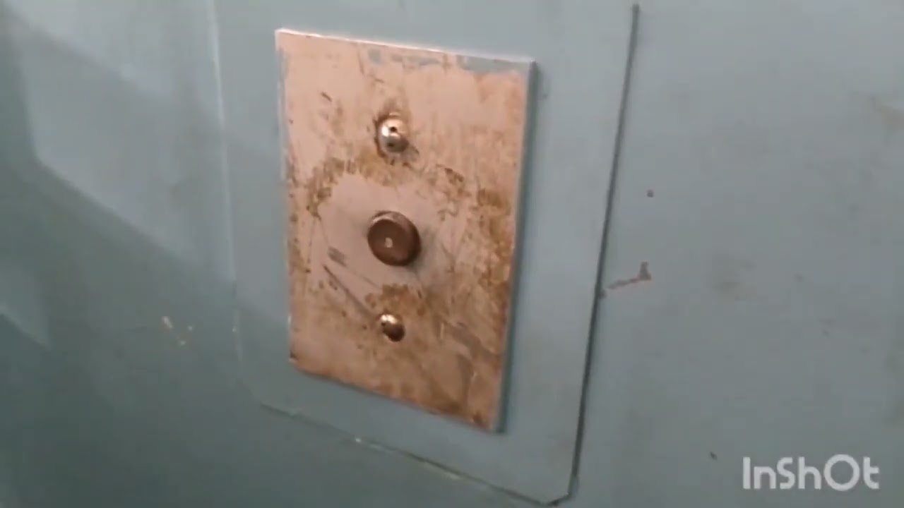 СТАРЫЙ ЛИФТ В ГОСТИНКЕ!!! Лифт (МЛЗ - 1986 г.в.), Нижний Новгород, Исполкома 9, подъезд 1 (9 этажка)