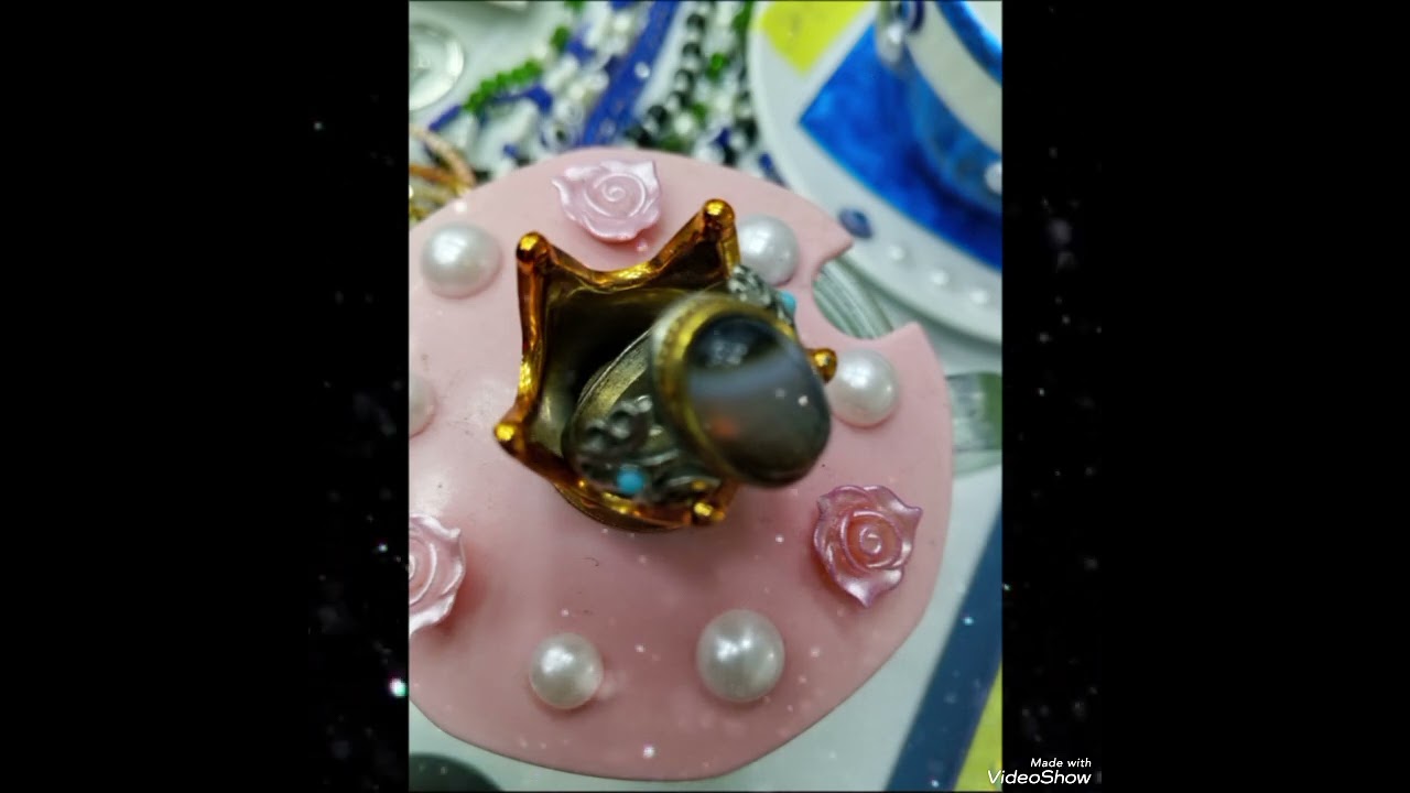 بازار متوسطة مسيرة الخلود للبنات بأنامل طالباتها المبدعات