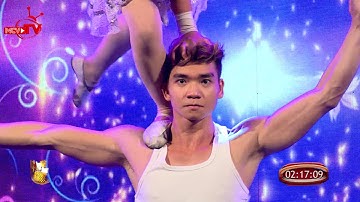 "Rợn tóc gáy" với màn trình diễn xiếc thăng bằng của bộ đôi Trịnh Thắng - Phương Đông.