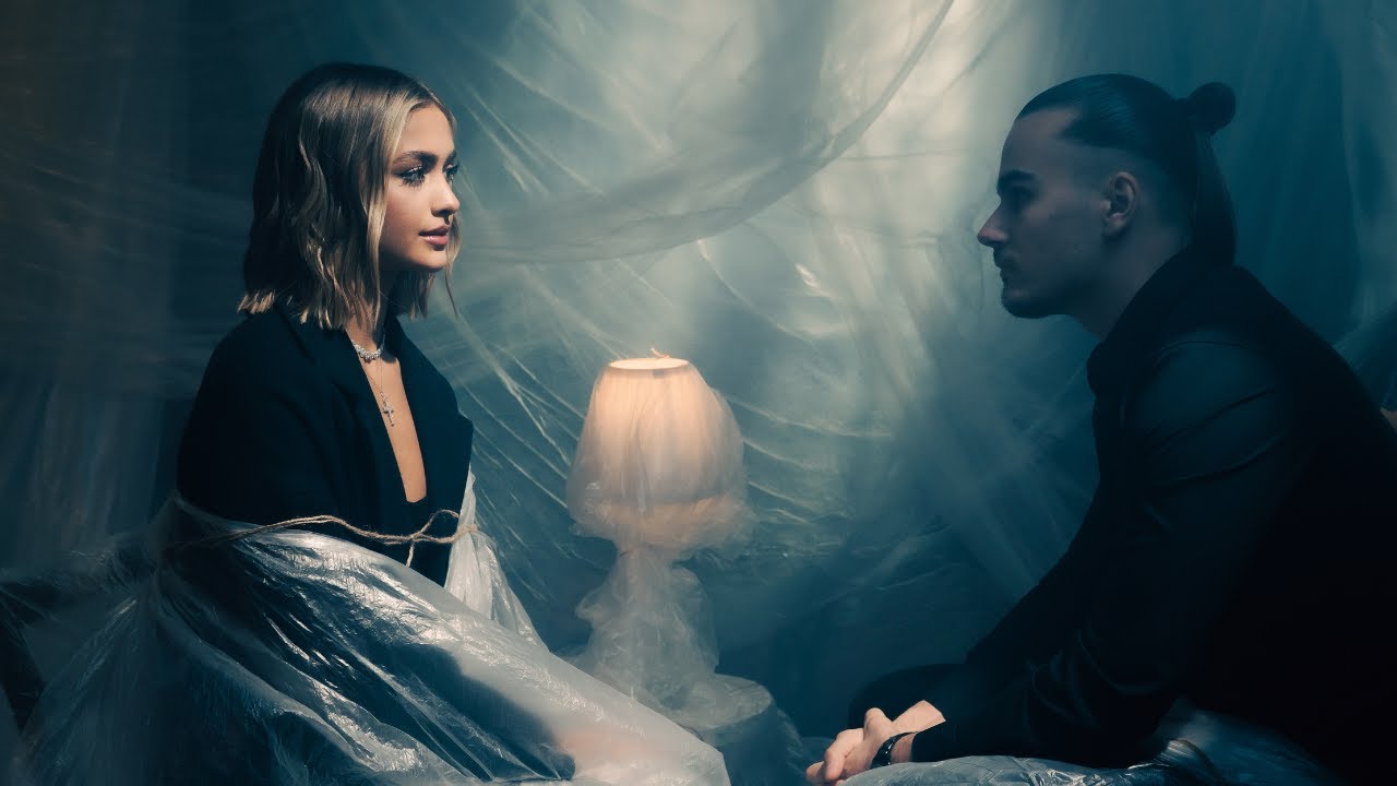 Watch Iuliana Beregoi - Universuri Paralele | Official Music Video on YouTube