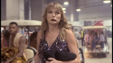 Taylor Swift being herself for almost 11 minutes (part 2)