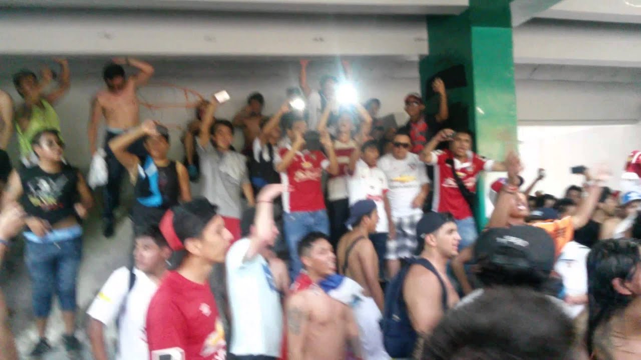 En el basurero alentando a LDU el 26-04-15  Guayaquil pte.