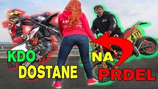 KDO DOSTANE NA PRDEL? | CESTA NA VRCHOL | KTM EXC 450 VS KTM 690 SMC R Resimi