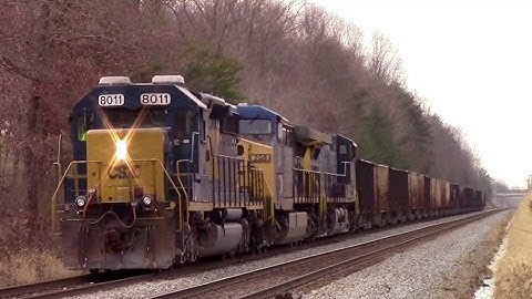 Former Seaboard System 8011 SD40-2 Leads Q763