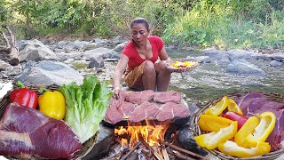 Beef steak bell peppers with Chili sauce for dinner - Cooking on the rock in jungle