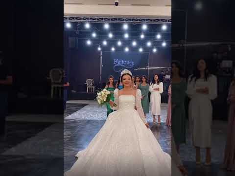 شوفو العروس كيف رمت الباقه لصديقاتها 