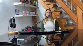 Angelica Borrelli - auguri amica mia  Live piano e voce