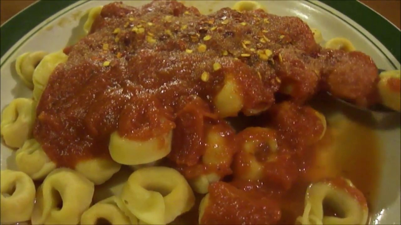 Priano S Tomato Mozzarella Tortellini Spicy Red Pepper Pasta Sauce Aldi Review Youtube