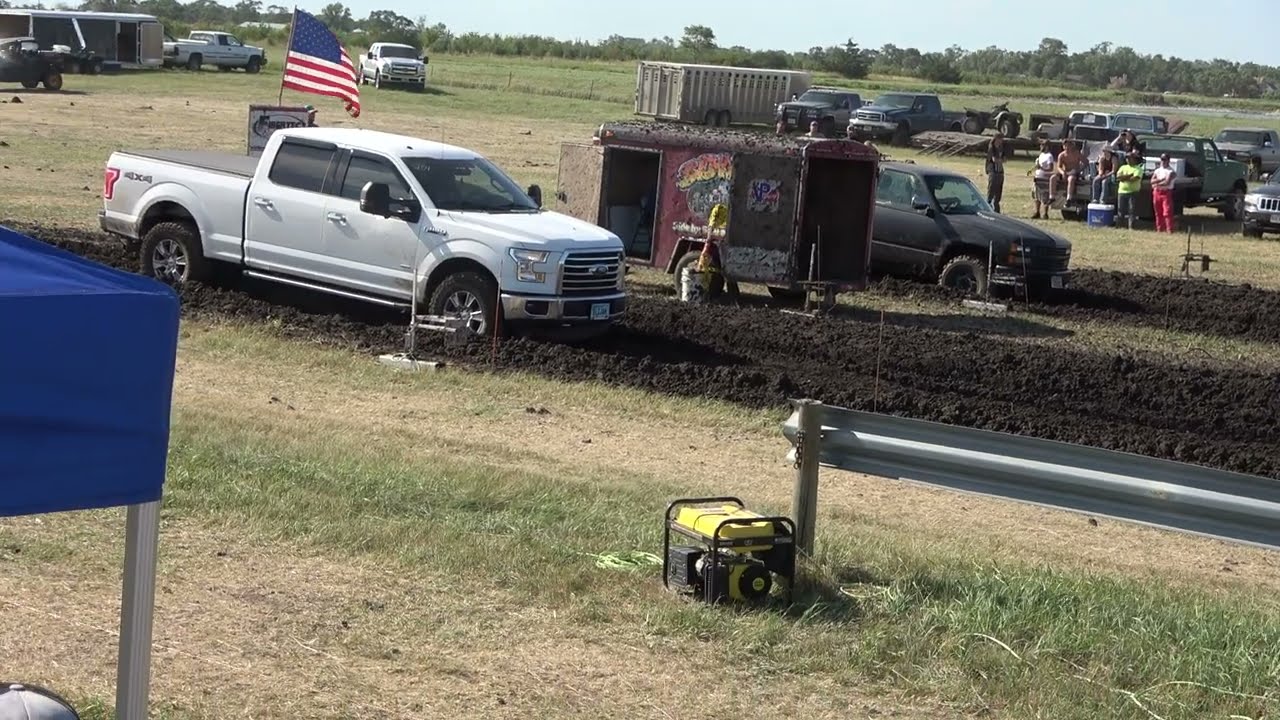 Street Rod Class Race 28 July 30, 2022 Woonsocket, SD Mud Drag
