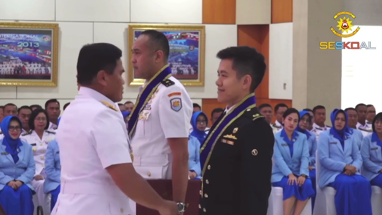 UPACARA PENUTUPAN DIKREG SESKOAL KE - 62 DAN WISUDA PROGRAM MAGISTER TERAPAN SETRATEGI OPERASI LAUT