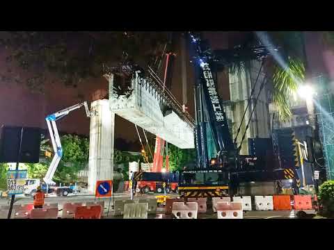 TEREX DEMAG AC 700j vs TEREX DEMAG AC 700 lifting portal beam part 1...