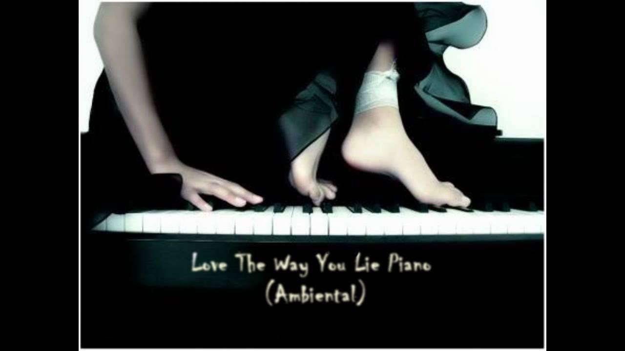 Музыка играла полностью. Девушка на клавишах. Страсть на пианино. Страсть на рояле. Пианино, на котором играют ногами.