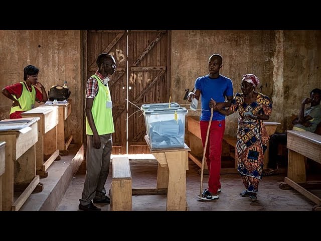 Élections en Centrafrique : la distribution des cartes électrorales démarre