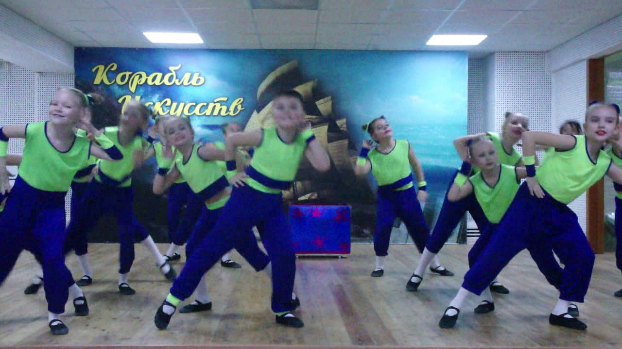 539 - Детская школа искусств, г. Новотроицк, Оренбургская обл.- Человечки сундучные.