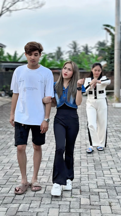 Kalau ke cowok tuh yang sopan dikit #shortvideo #trending