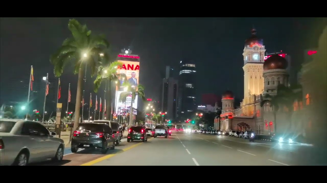 BEAUTIFUL MOON [4K] Kuala Lumpur Night Drive Federal Highway To Dataran ...