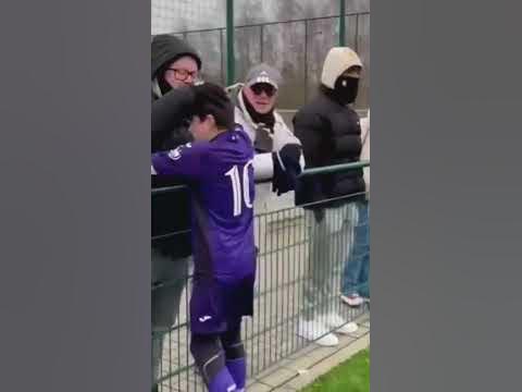 Мальчик посвятил гол папе - YouTube