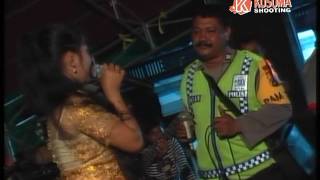 DownloadSELINGKUH - Dini Ardila - OM. New Kallingga MP3 MP4 SELINGKUH - Dini Ardila - OM. New Kallingga