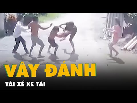 Video Lùi xe trúng đống cát đổ ven đường, tài xế xe tải bị... - youtube