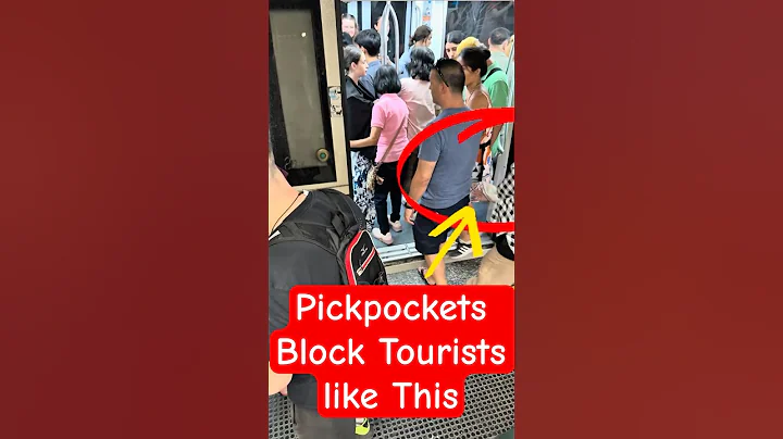 🚨‼️Pickpockets Block the tourists and steal from them #Pickpockets #Rome #Pickpocket #Metro #Italy
