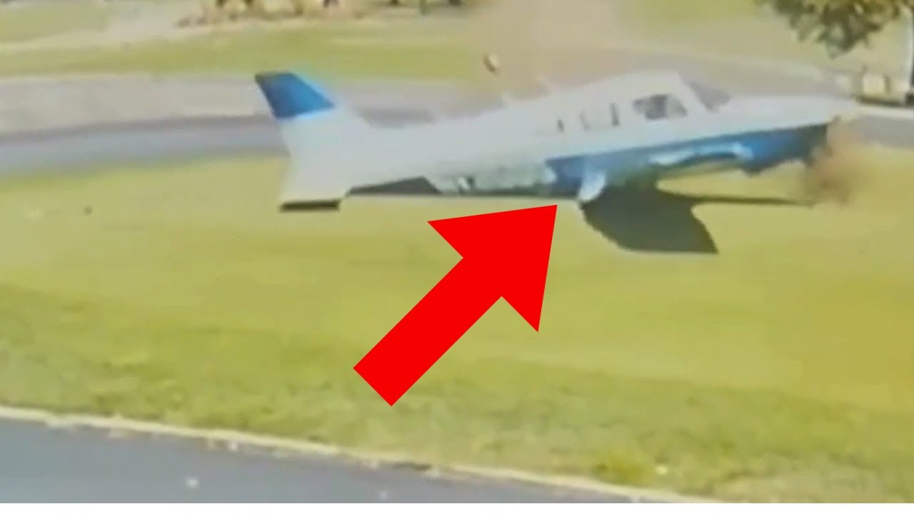 Plane CRASHES On Golf Course - daily dose of internet - YouTube