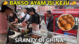 JUAL BAKSO AYAM ISI KEJU DI CHINA, KEJUNYA LUMER SAAT DIMAKAN! ALHAMDULILLAH LUDES JUGA