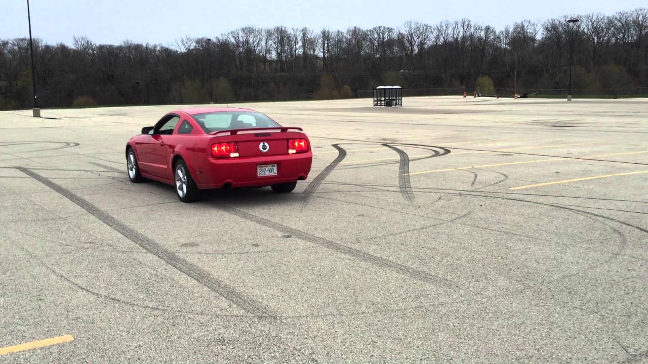 Mustang GT 2005 burnout
