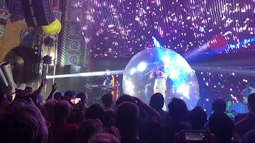 The Flaming Lips Play David Bowie Space Oddity