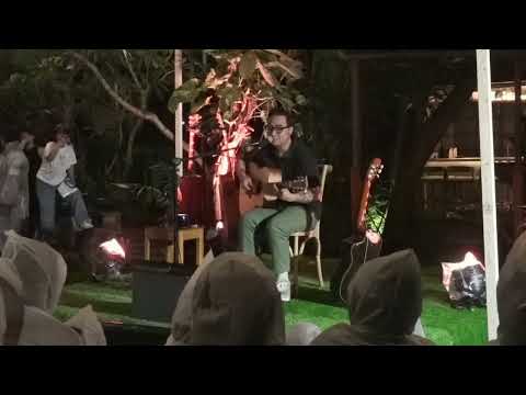 "Seniman" Adhitia Sofyan live at Kopi Susu Bu Lurah, Semarang