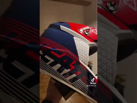 Le petit nouveau #casque#moto#motocross#cross#crossbitume#enduro#offroad#bike#bikelife#bikeride# #fy