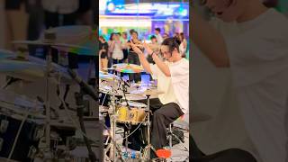 ทำไมต้องเหมือนใคร #wewillrockyou #unique #siamsquare #drumsolo #onstreet #rock #cover #totzilla