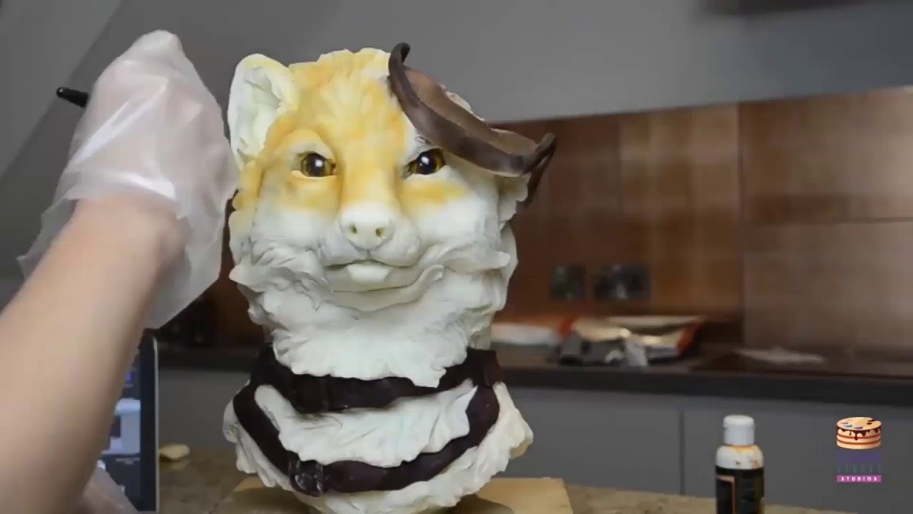Timelapse Of An Incredibly Talented Artist Making A Steampunk Fox Cake