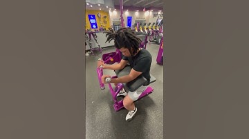 Bicep curls #content #gymexercises #workout #bicepsworkout #planetfitness