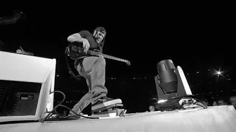 Rob Trujillo Pays Tribute To Chris Cornell With Black Hole Sun Bass Solo During Metallica Show 2017 Rob Trujillo Pays Tribute To Chris Cornell With Black Hole Sun Bass Solo During Metallica Show 2017