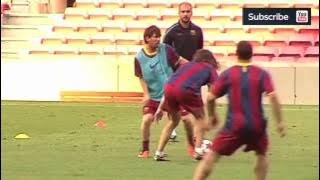 Lionel Messi DRIBLE Carles Puyol Barcelona training _ Amazing skills! - YouTube.MP4
