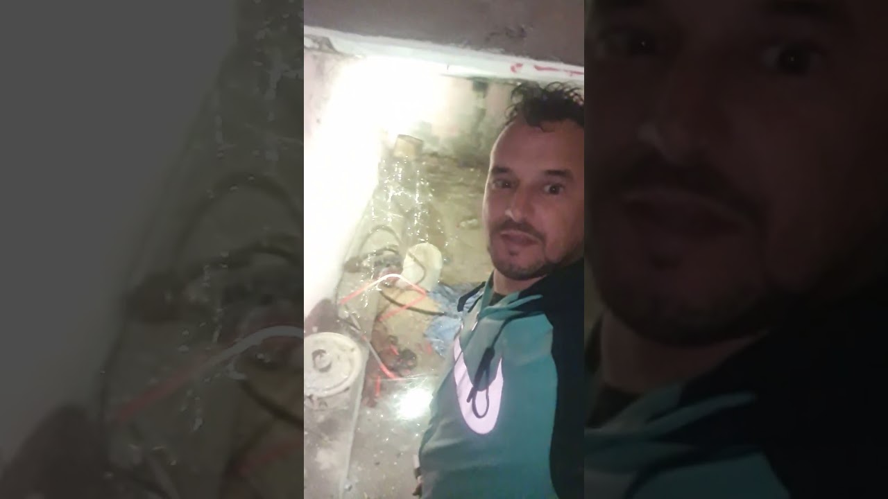 دخلت لحظيرة السيارات وفيها مصعد ولم تعمل منذ سنوات عدة المتواجد في طريق جديدة بقسنطينة الجزء 1