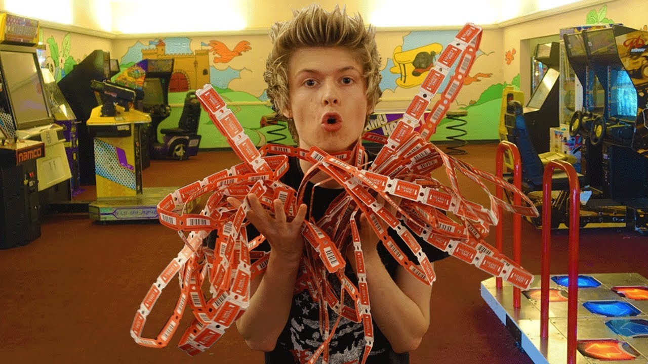 Игра в игры в заброшенном игровом зале...